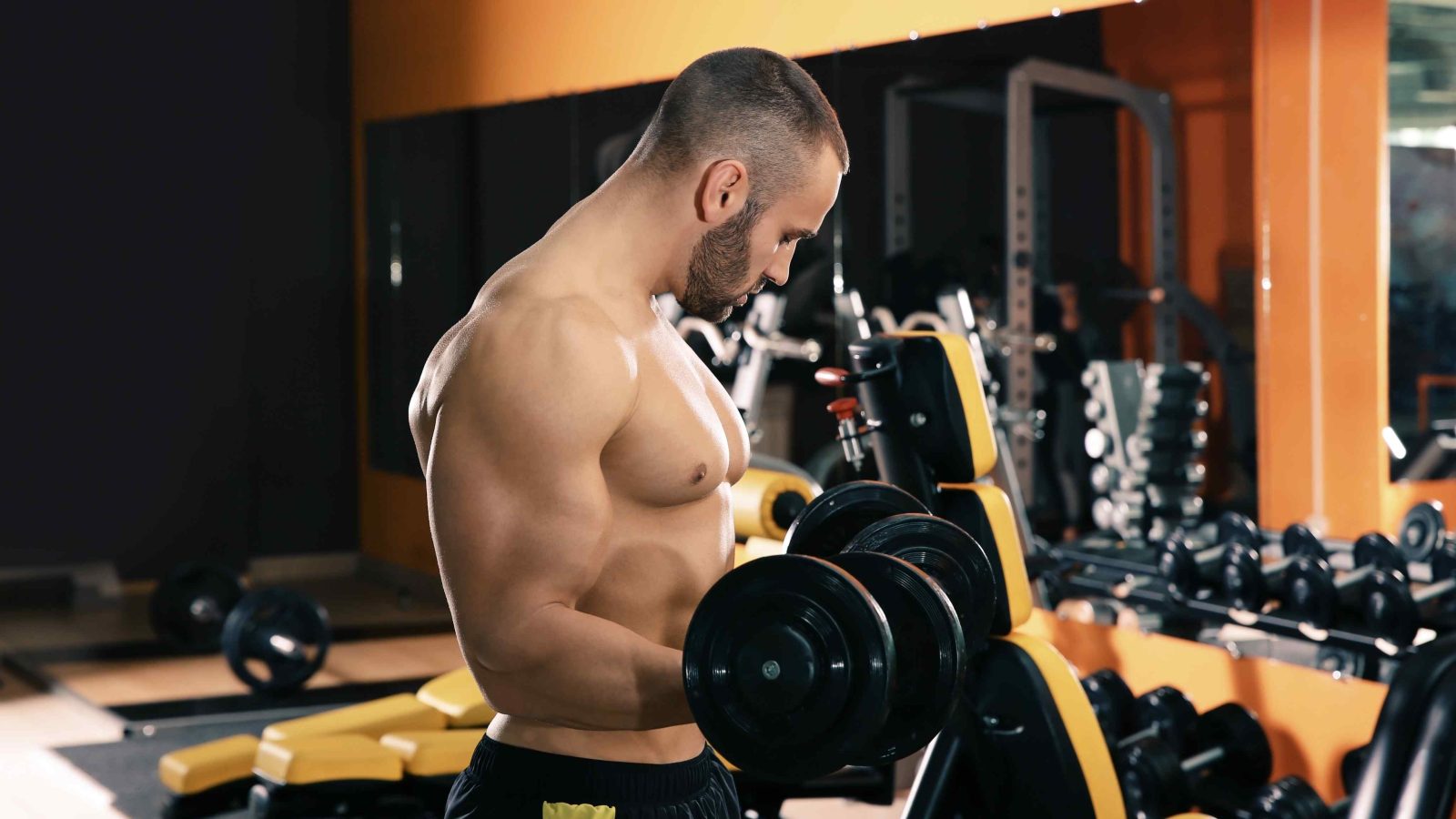 strong-man-lifting-weights-at-the-gym-2026-09-25-01-59-17-utc